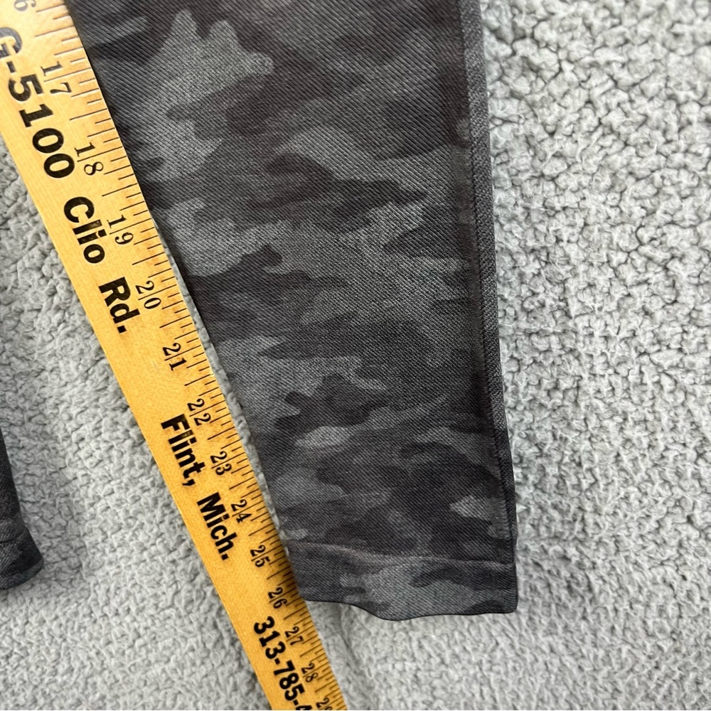 Spanx Women’s Look at Me Now Seamless Cropped Sage Camo Leggings Size Large - Picture 4 of 12